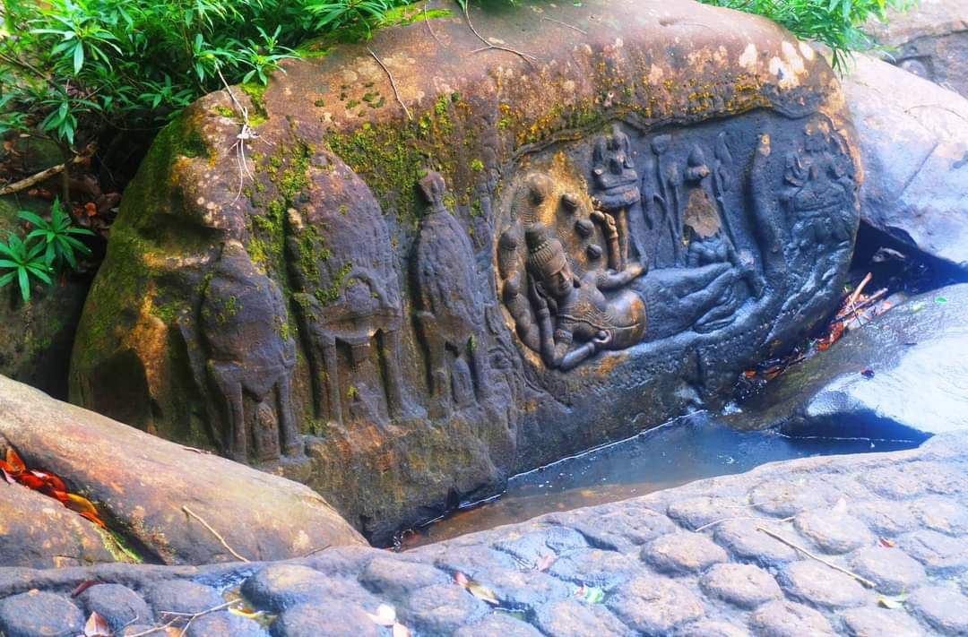 1 Day Tour: Kbal Spean and Banteay Srei Temple