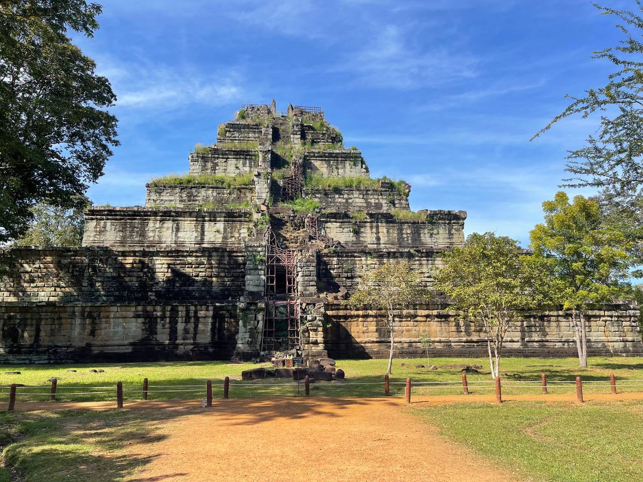 2-Day Lost Temples: Angkor, Koh Ker & Beng Mealea