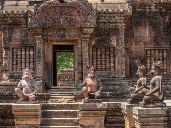 1 Day Tour: Kbal Spean and Banteay Srei Temple