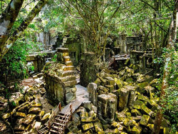 1 Day Tour: Beng Melea and Koh Ker Temples